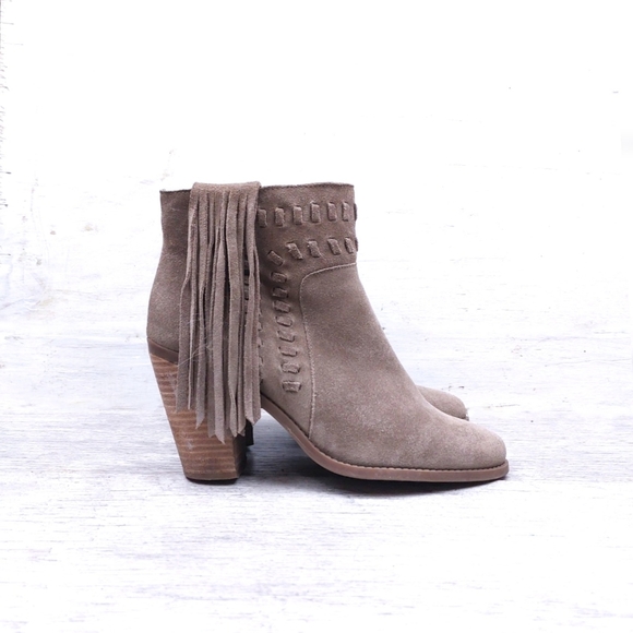 Jessica Simpson Women 9 Chassie Taupe Suede Fringe Heel Boots - Picture 4 of 10
